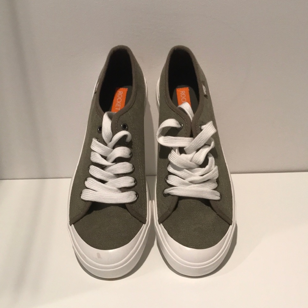 Rocket DOG Sneaker NWOT